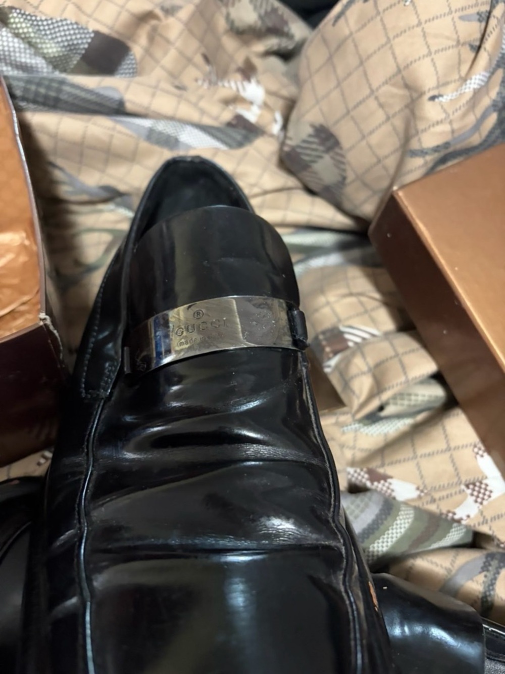 Gucci Black Leather Loafer with Silver Logo Band - Picture 4 of 8